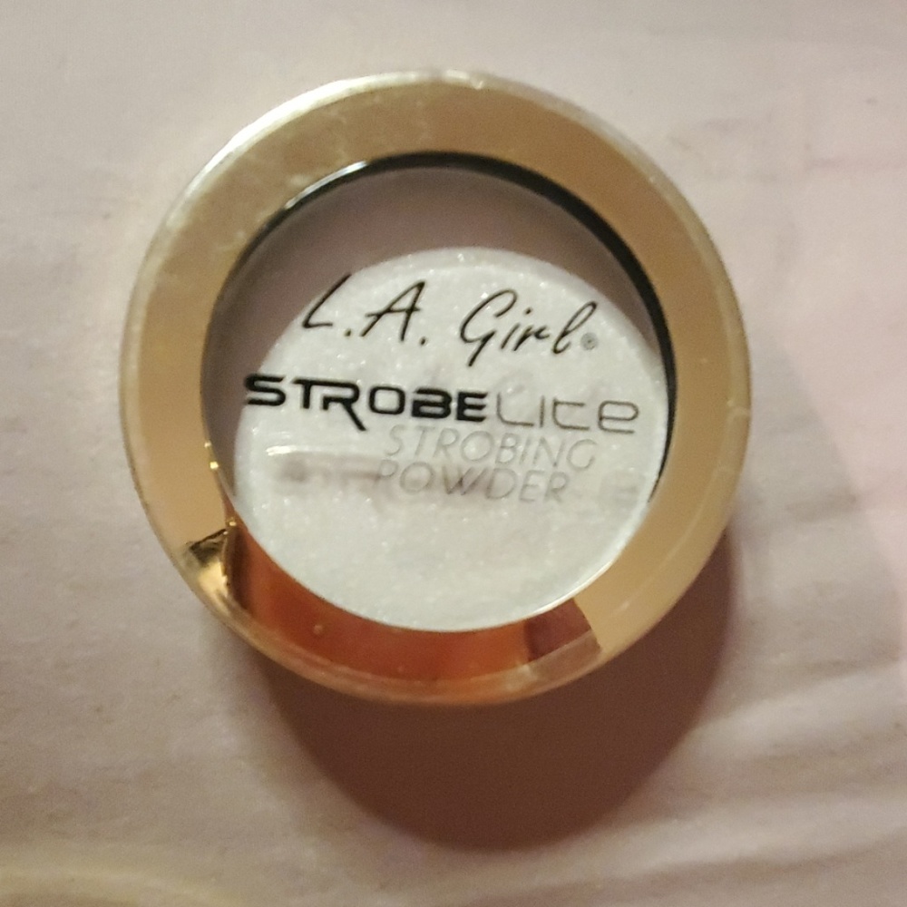 LA Girl Strobe Lite Powder in 120 Watt